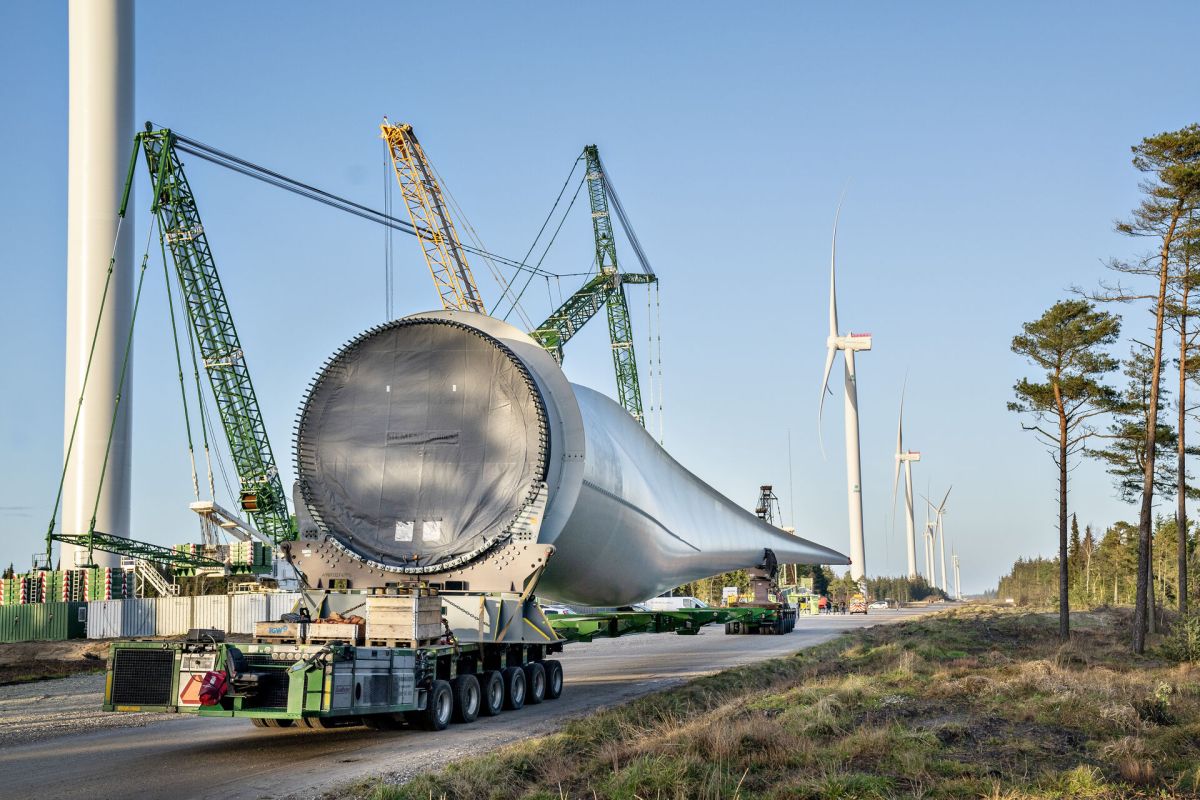 Det skal undersøges nærmere om testcentret i Østerild Plantage i Thisted Kommune kan udvides for at skaffe plads til en håndfuld møller ekstra, Møllerne, der skal testes, kan blive op til 450 meter høje.