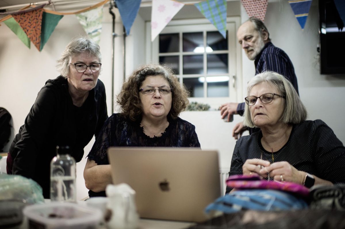 Foreningen Repair Café Danmark hjælper folk med at reparere deres ting. I Svendborg Forsamlingshus åbnede foreningen, der drives af frivillige, en café i 2018.