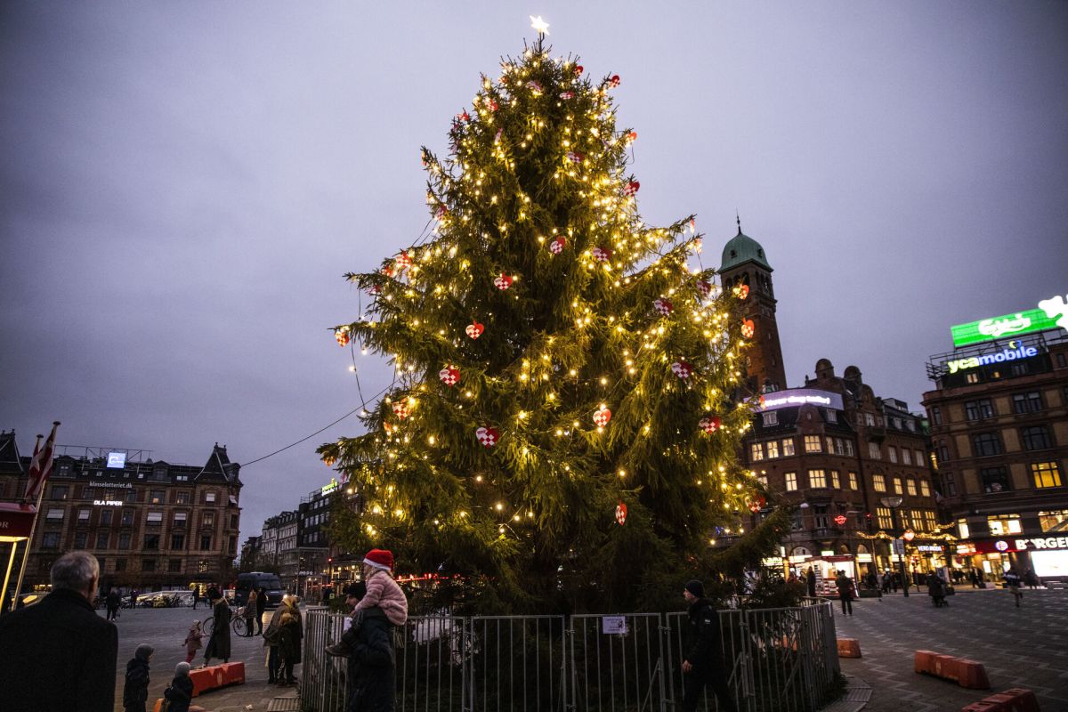 For børn i hovedstaden kan ventetiden frem mod juleaften måske synes længere i år. På mange folkeskoler får eleverne allerede ferie 15. december.
