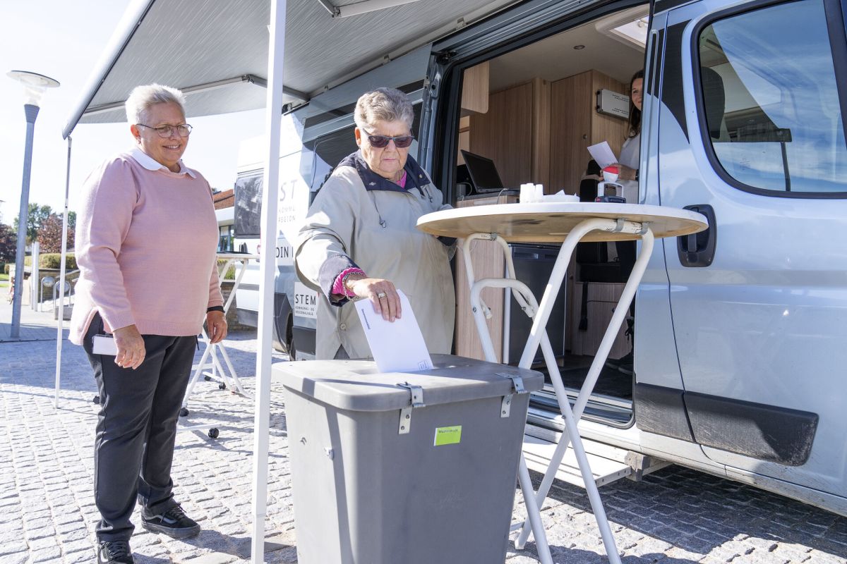Med ændringer i valgloven bliver det lettere for kommuner at indsamle brevstemmer hos borgerne. Der ser også til at være flertal for fortsat at lade valgbusser (som her i Store Heddinge) drage ud til boligområder med status som parallelsamfund, selvom DF ønsker en lovændring.