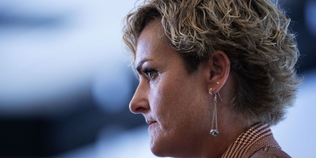 I 2024 skal hun både lande en aftale om specialeplanlægning, magtanvendelsesreglerne samt forholde sig til Tranæs-udvalgets endelige rapport. Alt sammen inden sommerferien.
