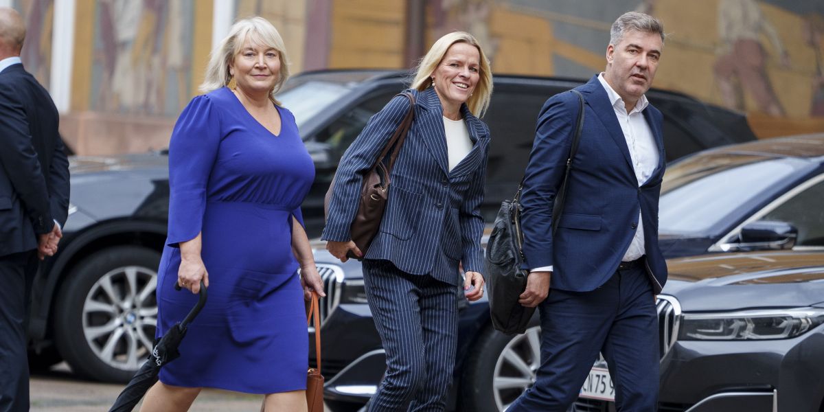 Flere ministre fra Moderaterne er upopulære blandt danskerne - herunder ældreminister Mette Kierkgaard (i midten). Det kan dog hænge sammen med, at ministrene ikke er synlige nok.