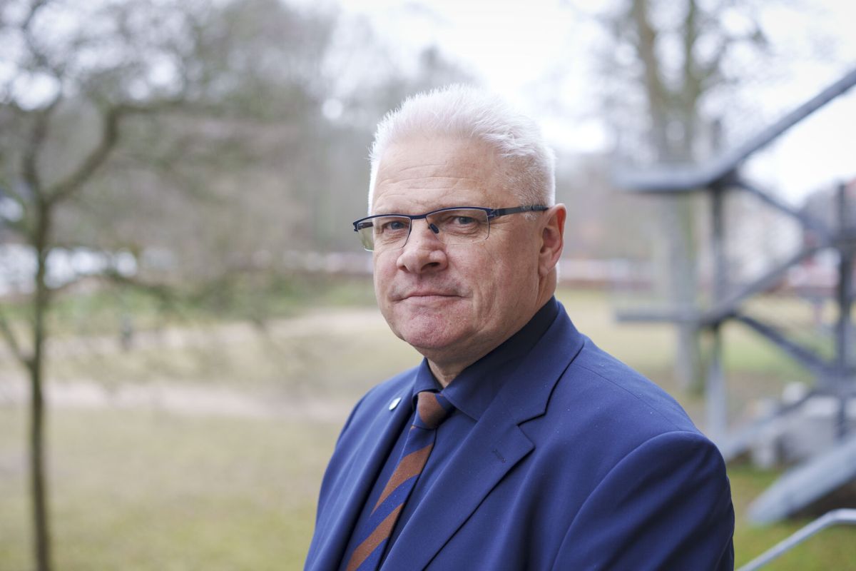Direktører og chefer i kommunerne tjener lige præcis det, de gør sig fortjent til med stort flid, mener Vejen-borgmester Frank Schmidt-Hansen.