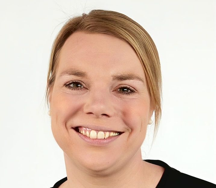 Mette Ahm-Petersen fra Socialdemokratiet i Ringsted Kommune afviser, at partiet direkte opfordrede den kvinde til at stå frem offentligt, som den snart forhenværende borgmester krænkede på KL-topmøde i januar.