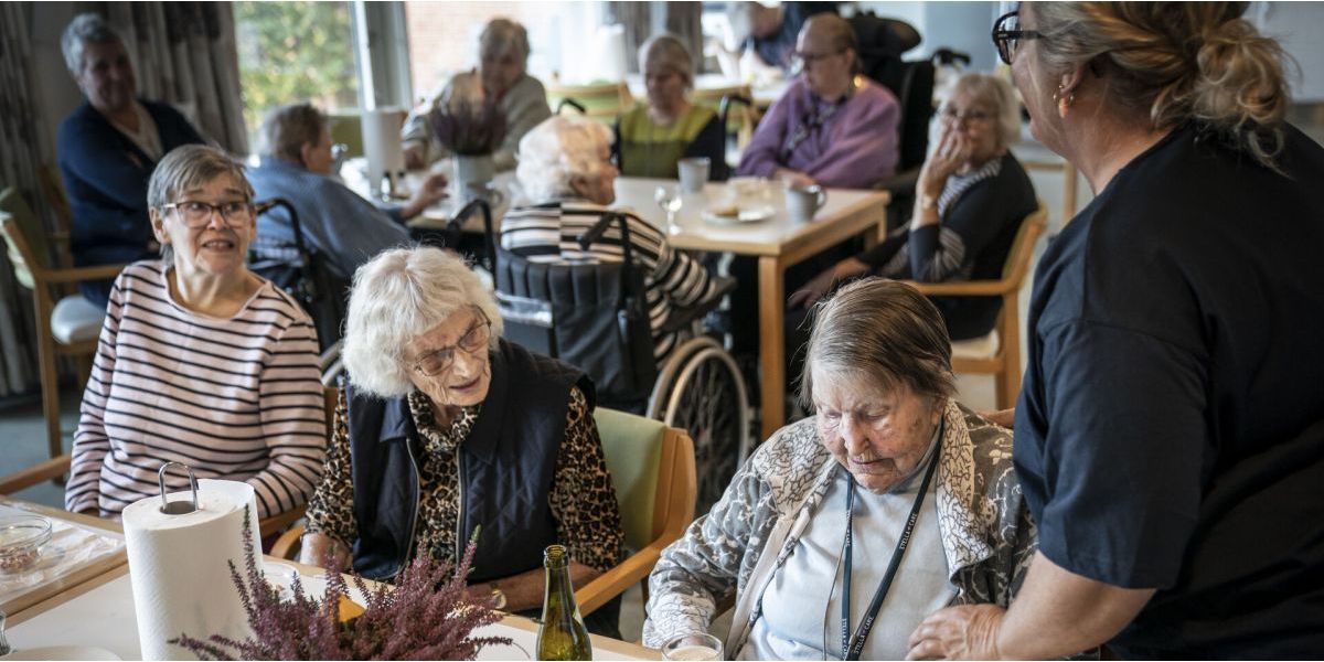 Ingeniørforeningen IDA har i et nyt udspil 13 forslag til mere fokus på teknologi for at skaffe flere varme hænder i ældreplejen i fremtiden.