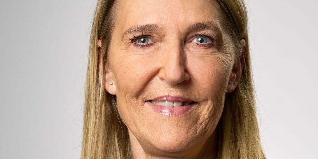 For at opnå en ægte forandring med ældrereformen kræver det mod til at bruge fagligheden på en ny og anderledes måde. "I stedet for blot at give svar, skal vi lære at stille de rigtige spørgsmål og lytte til vores ældres behov og ønsker," skriver Bettina Brøndsted, velfærdsdirektør i Kerteminde Kommune, i dette debatindlæg.
