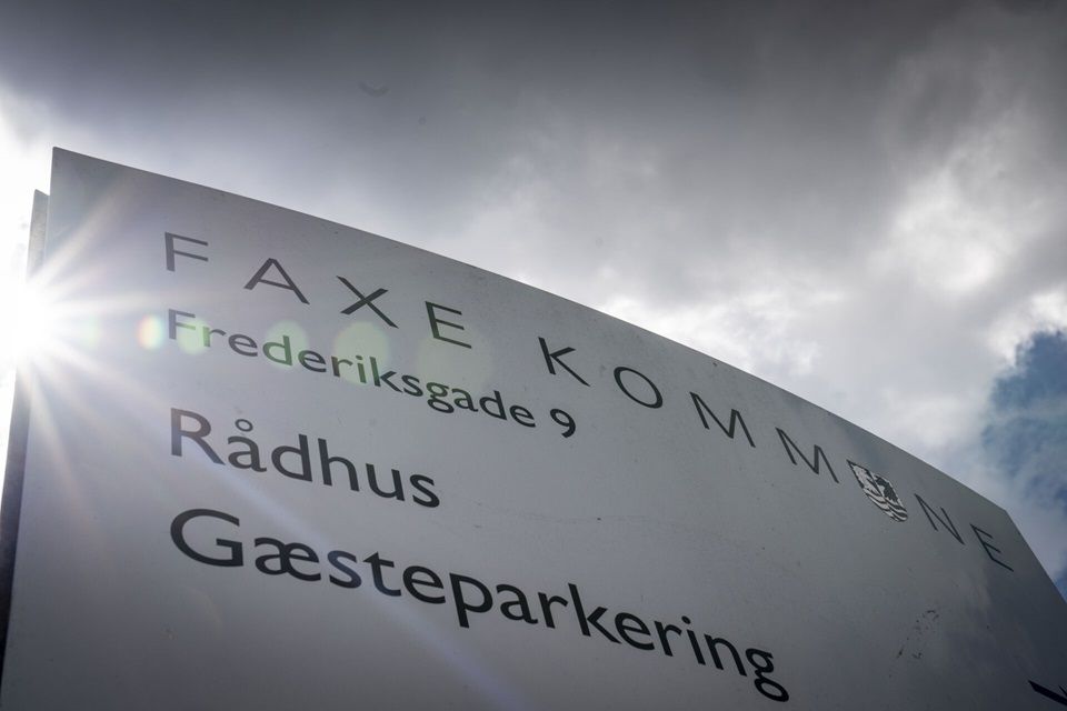 På det seneste byrådsmøde i Faxe Kommune blev det besluttet, at byrådsmedlemmerne kan anmode om aktindsigt, uden at kollegerne i salen nødvendigvis får den information.