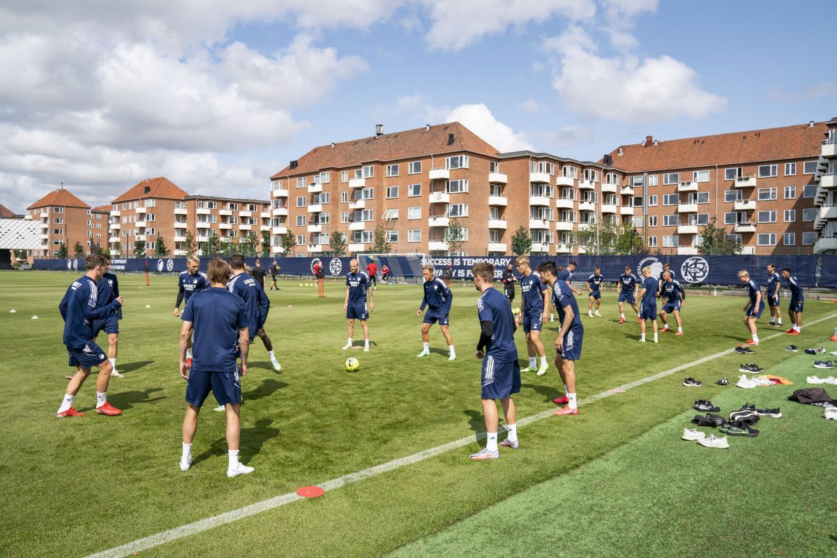 F.C. Københavns træningsbaner ligger på Frederiksberg få hundrede meter fra Søndermarkskolen, som klubben i 2021 indgik en talentsamarbejdsaftale med.
