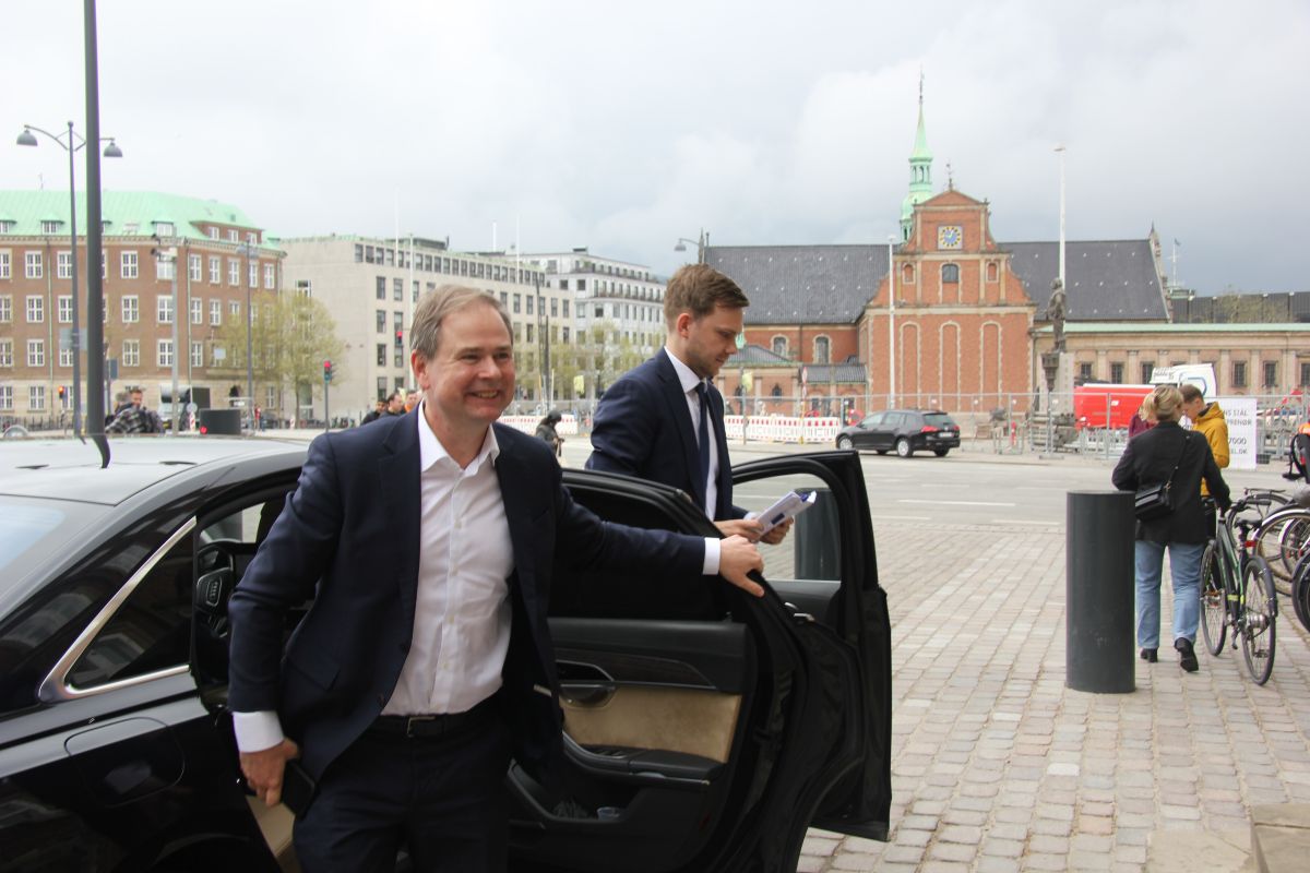 Finansminister Nicolai Wammen ankommer til sættemøde for økonomiforhandlingerne med KL.
