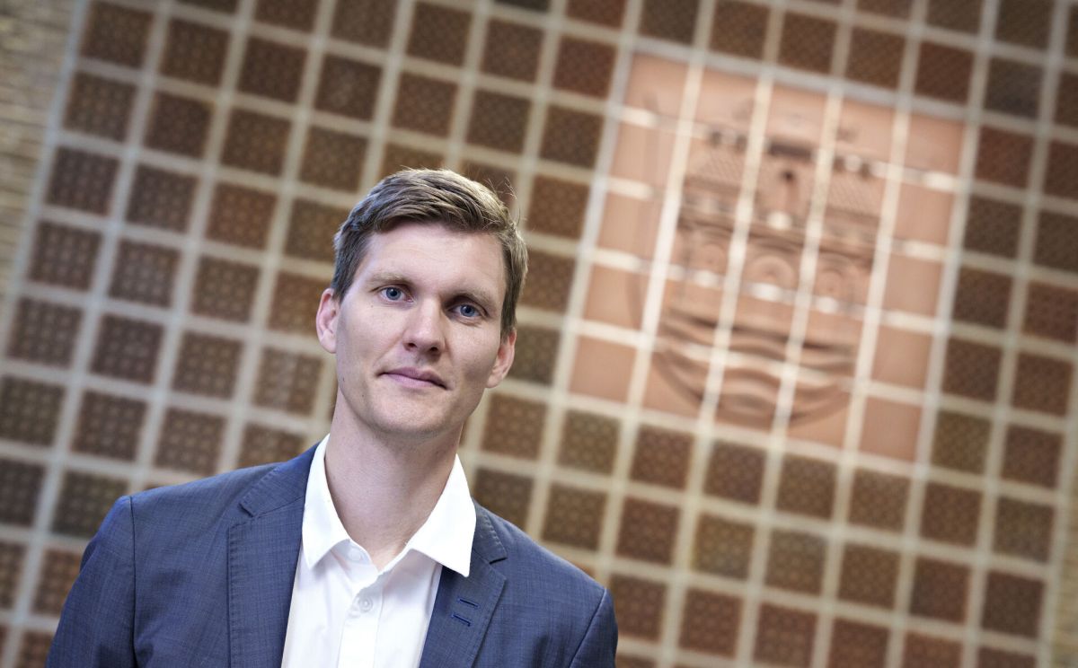 Aalborg Kommune skal som arbejdsplads være mere familievenlig, mener borgmester Lasse Frimand Jensen. Nyt forslag fra S og SF om ret til flere fridage ved barns sygdom skal gøre det mere attraktivt at være ansat i kommunen for forældre med småbørn.