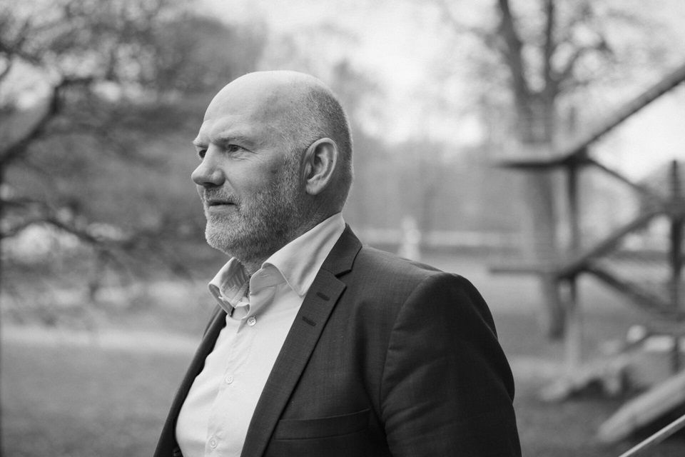 Tønder Kommunes kommunaldirektør Lars Møldrup har meldt sig ind i den offentlige debat og efterlyser god tone i forhold til kommunens medarbejdere.
