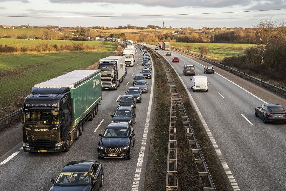 En ny type støjdæmpende asfalt skal nu testes flere steder i landet.