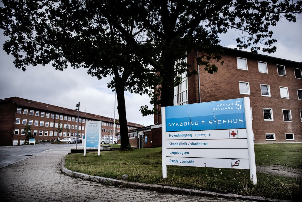 97 borgmestre afviser at udvide antallet af regioner, og Martin Damm har sat gang i en debat om sammenlægninger af regioner. Kun borgmesteren i Guldborgsund, Simon Hansen, har ikke skrevet under på åbent brev, da han er bekymret for det lokale sygehus' fremtid, hvis Region Hovedstaden og Sjælland smelter sammen.