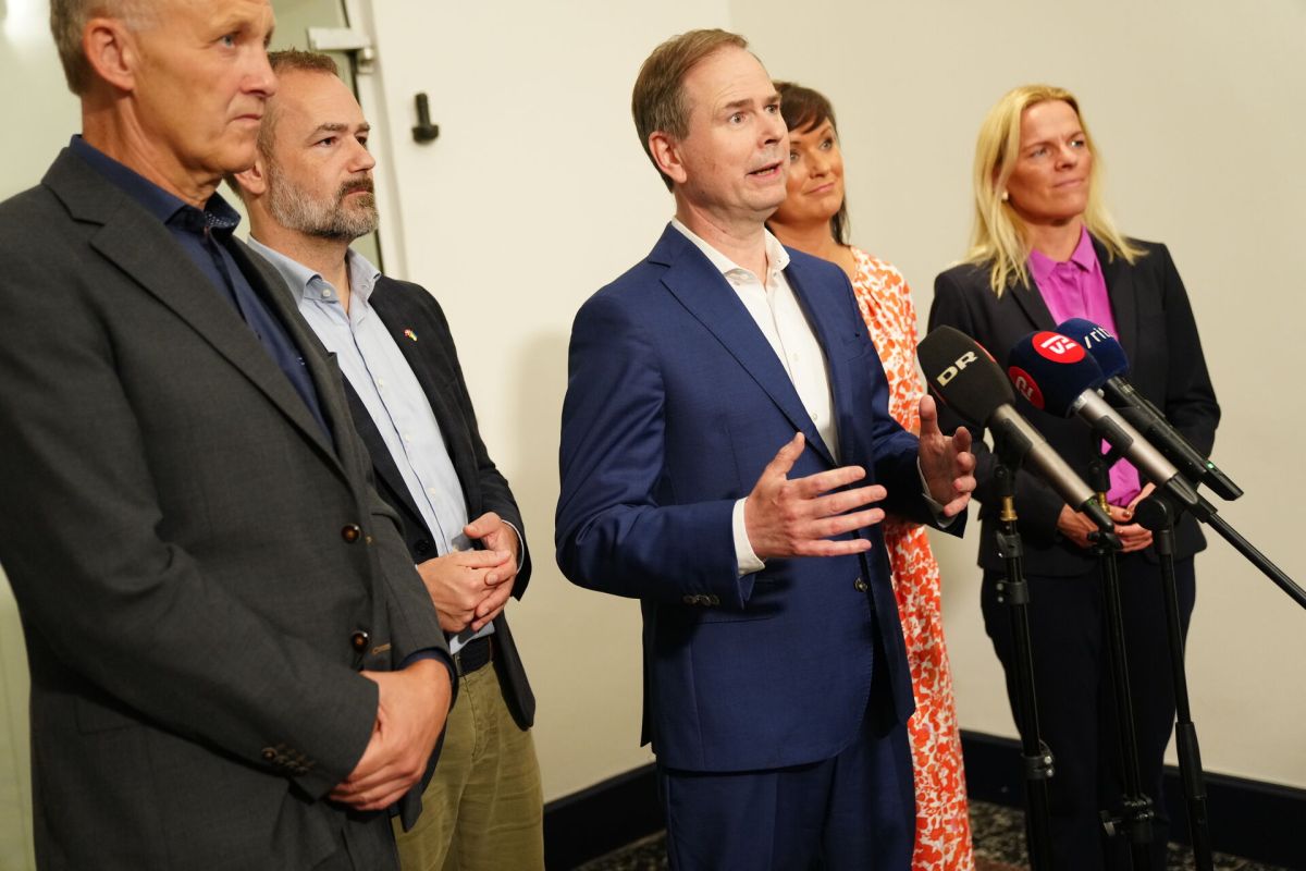 Økonomiaftalen blev fredag formiddag præsenteret på et pressemøde i Finansministeriet af KL's formand og næstformand samt tre ministre.