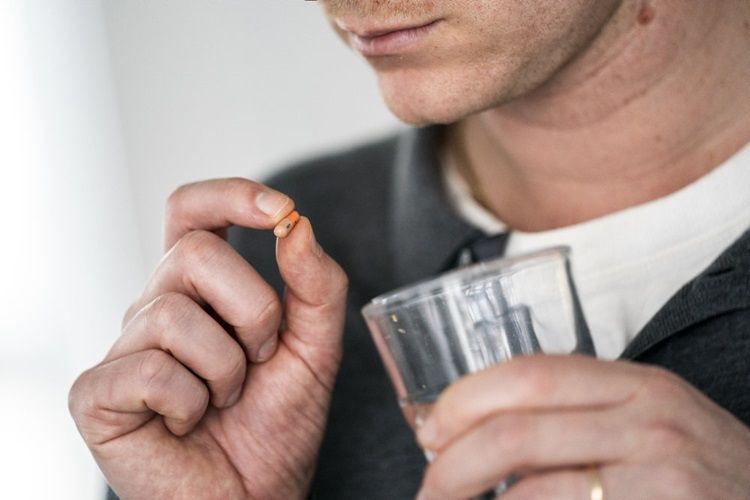 Regeringen er på vej med et udspil, der skal dæmme op for unges misbrug af opioider. Rådmand for sociale forhold og beskæftigelse i Aarhus Kommune Anders Winnerskjold (S) mener, at det haster med en indsats på området.