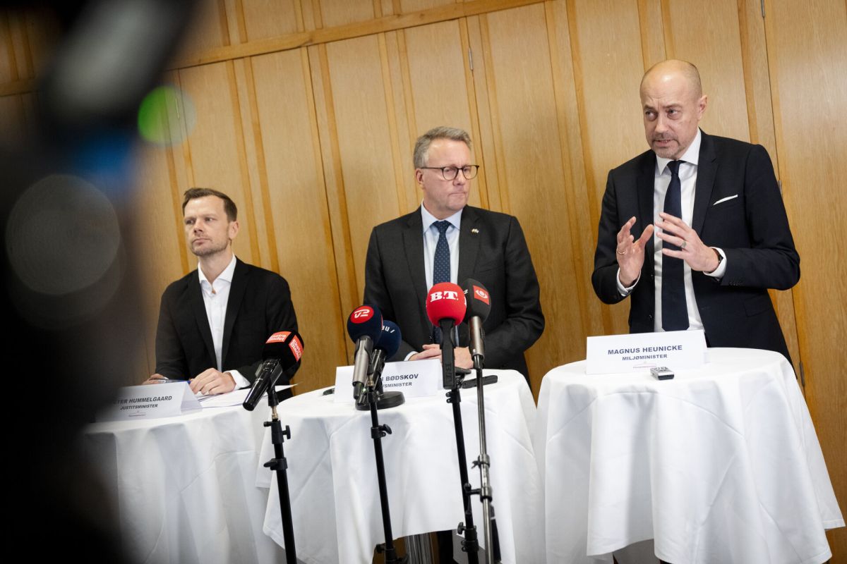 26. januar bebudede tre socialdemokratiske ministre, at Kammeradvokaten skulle undersøge, om andre virksomheder end Nordic Waste og specifikke personer i ledelsen eller ejerkredsen kunne stilles til ansvar for miljø. Få dage senere besluttede regeringen at udvide undersøgelsen til også at omfatte kommunens rolle.